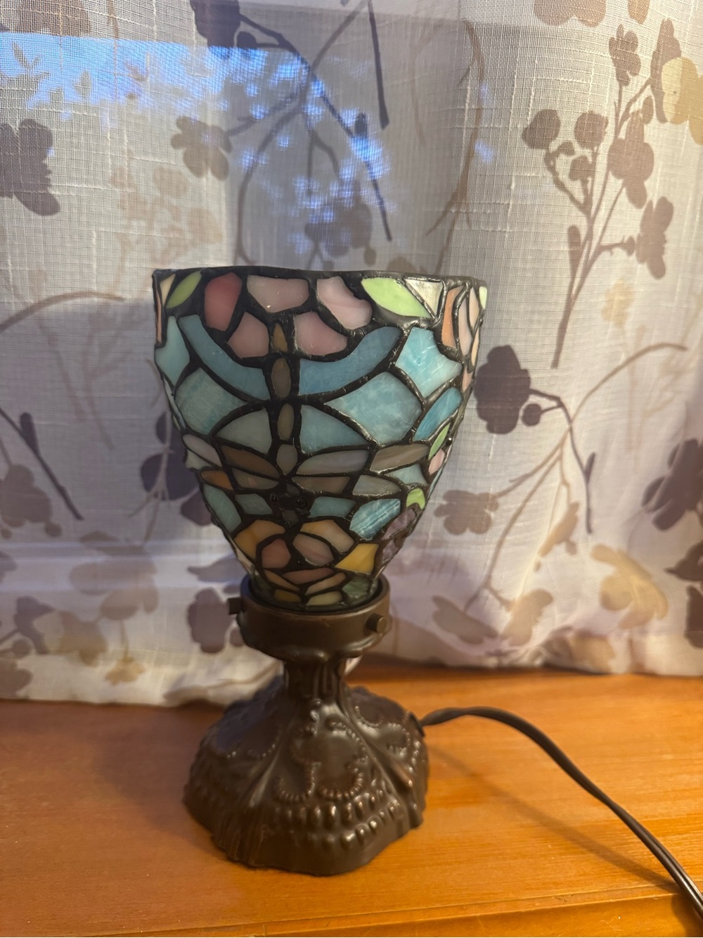 Stained Glass Mosaic Table Lamp - Multicolor Floral Shade - Picture 2 of 3